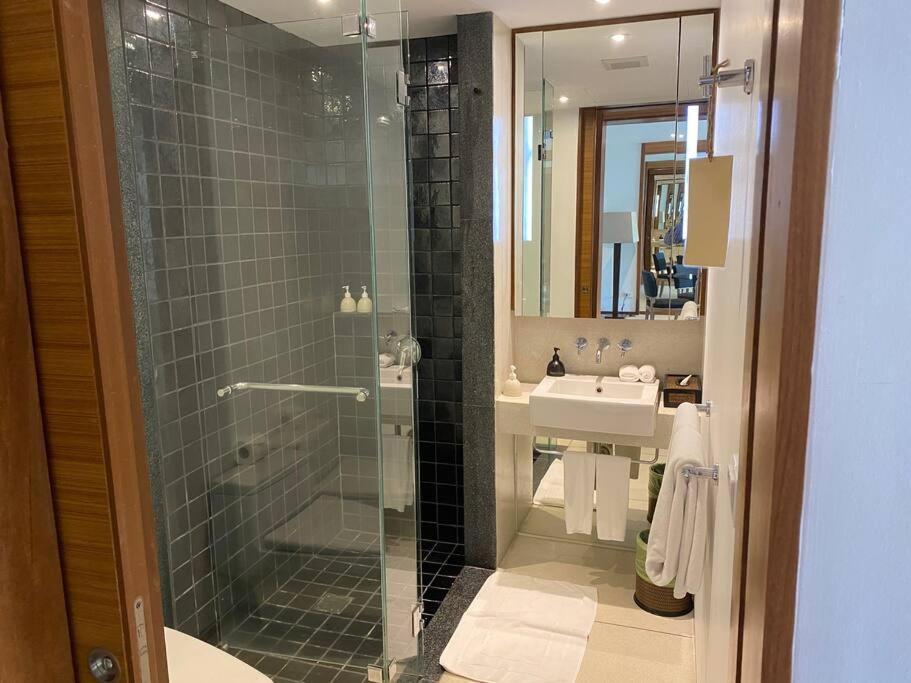 Beachfront 2 Bedroom Luxury Condo Chava Surin Exterior photo