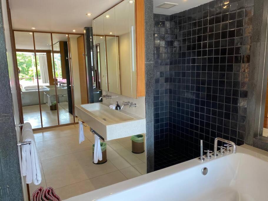 Beachfront 2 Bedroom Luxury Condo Chava Surin Exterior photo