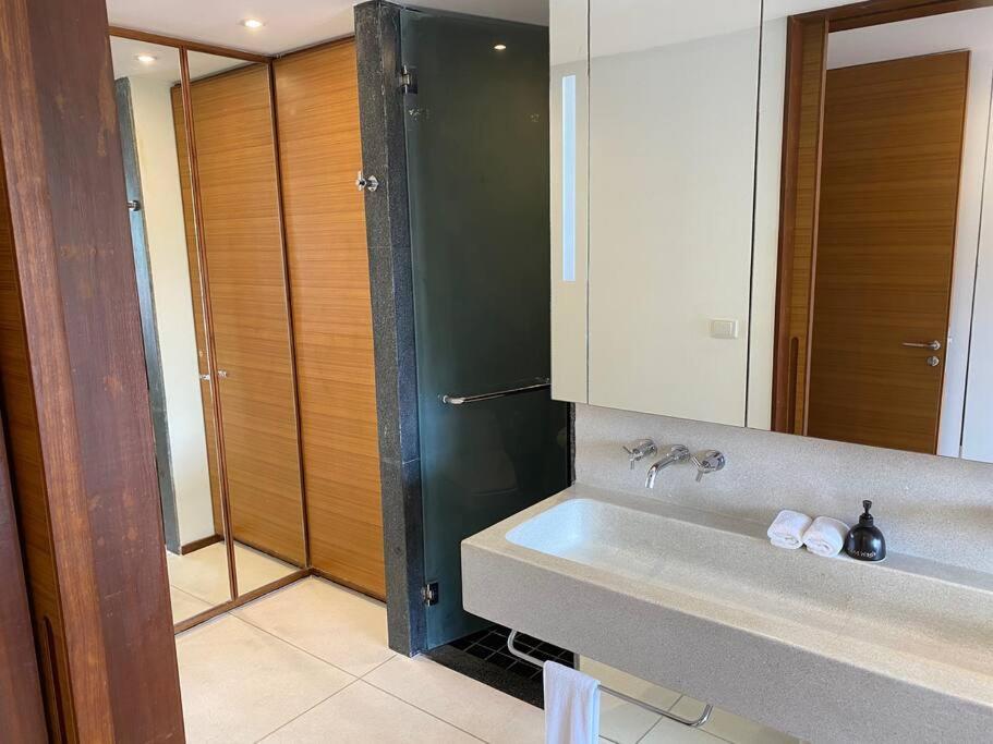 Beachfront 2 Bedroom Luxury Condo Chava Surin Exterior photo